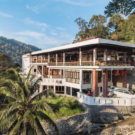 Ellin Forest Karaoke & Pool Resort Bukit Tinggi Бентонг Экстерьер фото