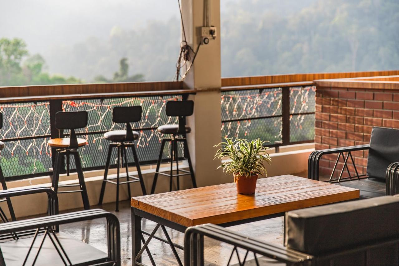 Ellin Forest Karaoke & Pool Resort Bukit Tinggi Бентонг Экстерьер фото