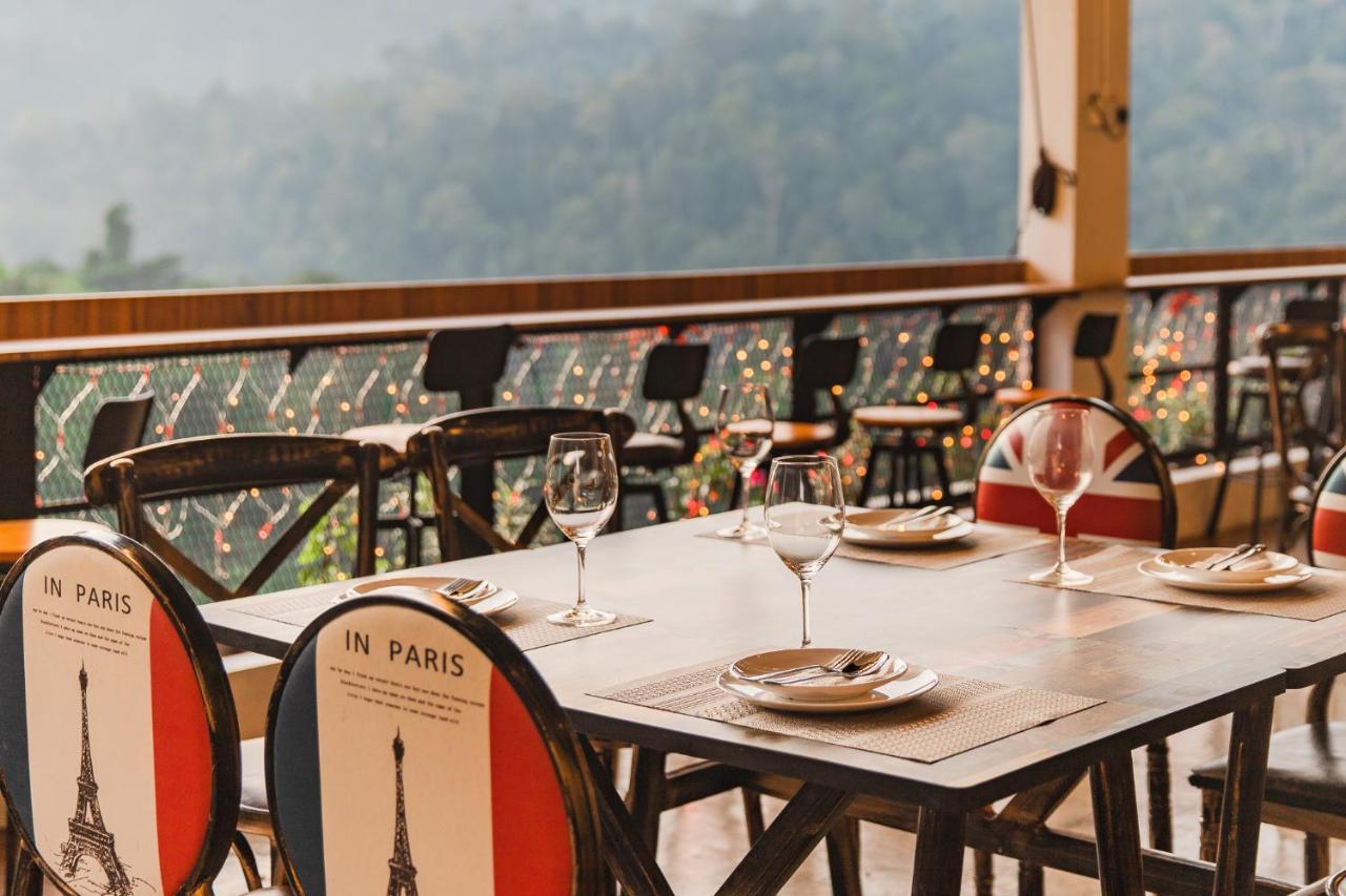 Ellin Forest Karaoke & Pool Resort Bukit Tinggi Бентонг Экстерьер фото