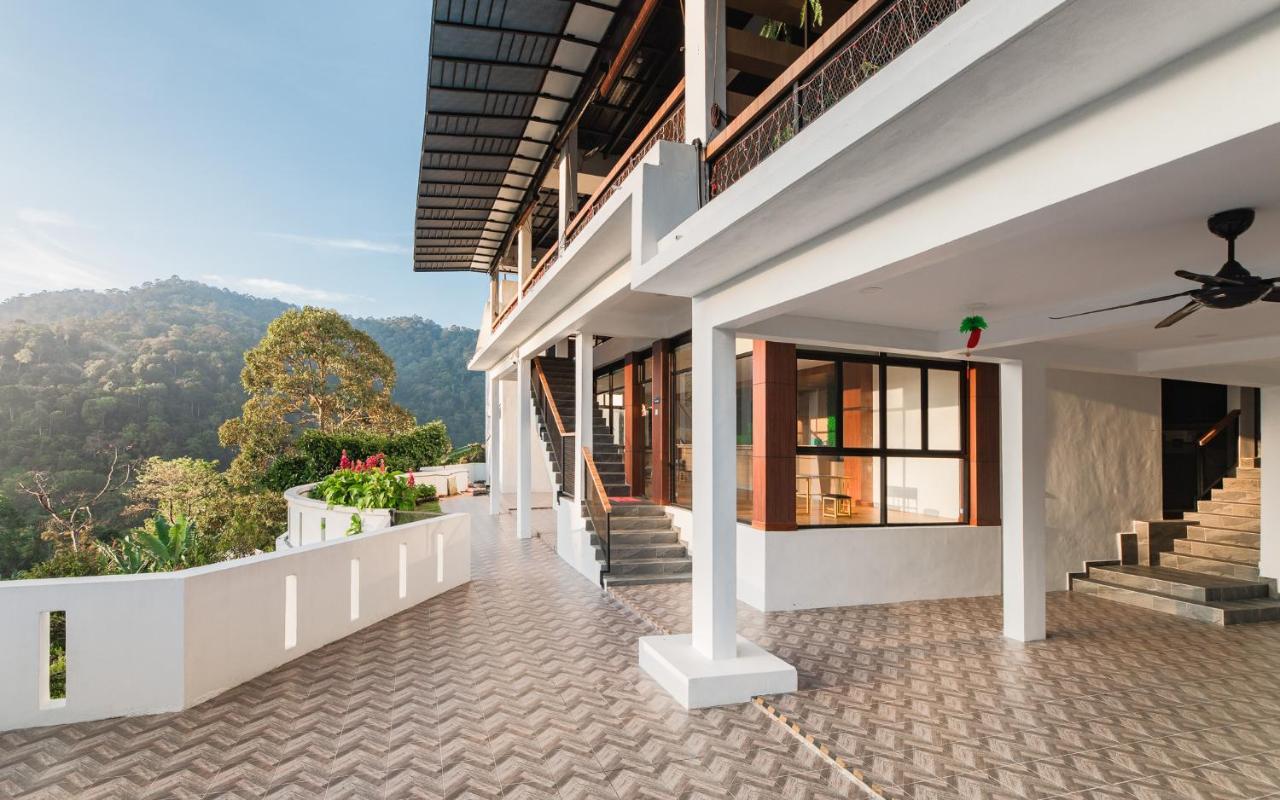 Ellin Forest Karaoke & Pool Resort Bukit Tinggi Бентонг Экстерьер фото